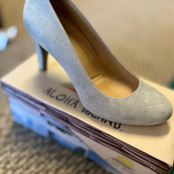 Shoes - Picture 3 of 6